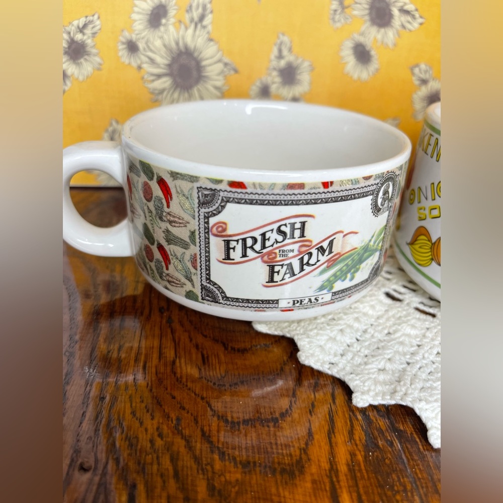 Vintage “granny chic” soup mugs! 🥕🧅🫑🧄🌽🐔